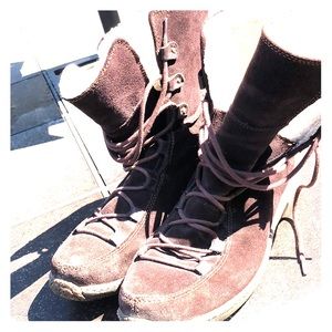 Timberland wool lined boots 9 1/2. Excellent shape